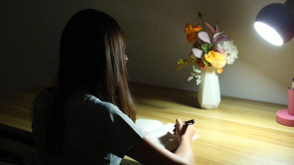 华泰国际 中年后的女性，如何延缓衰老？医生支招：每天坚持“2勤1不要”